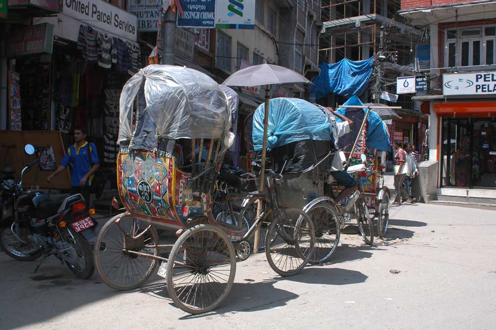 44 - Nepal - Kathmandu, Thamel, triciclos